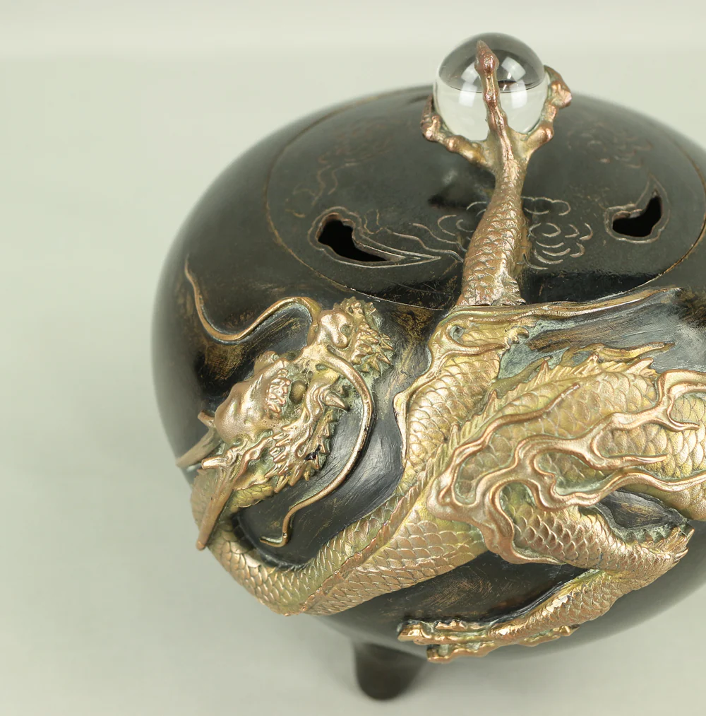 米田秀保 Yoneda Shuho (b1937) 'Dragon Holding Crystal Ball' Silver Inlay Casting Copper Tripod Koro Incense Burner Censer with Box VA246 - Image 3