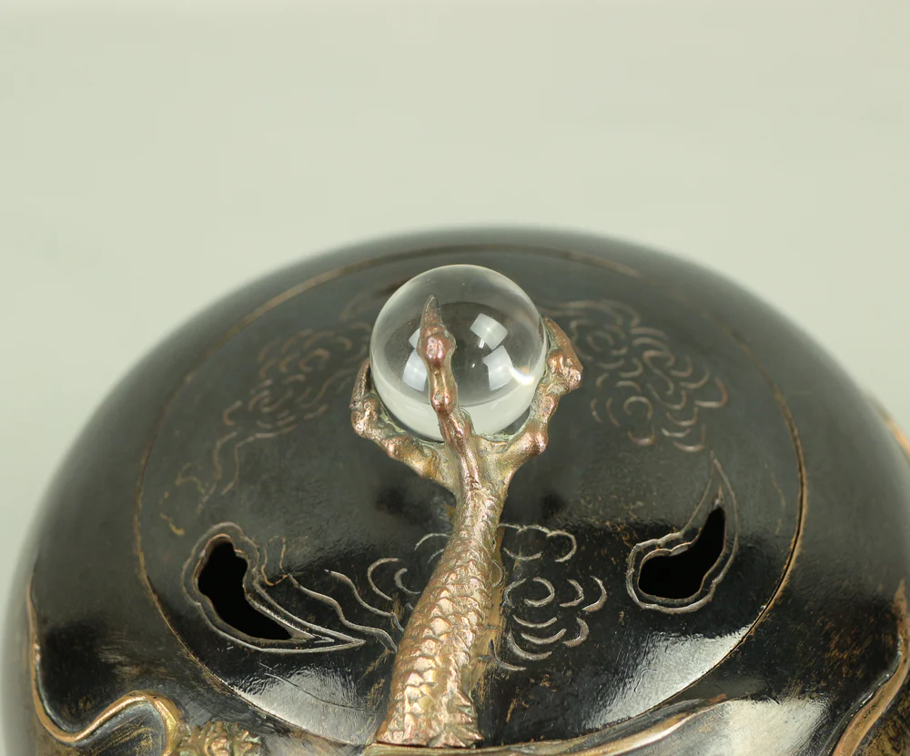 米田秀保 Yoneda Shuho (b1937) 'Dragon Holding Crystal Ball' Silver Inlay Casting Copper Tripod Koro Incense Burner Censer with Box VA246 - Image 4
