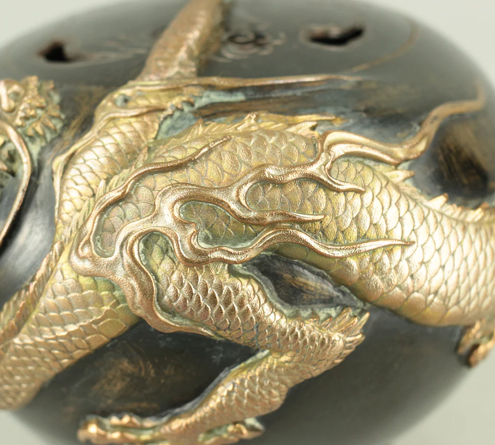 米田秀保 Yoneda Shuho (b1937) 'Dragon Holding Crystal Ball' Silver Inlay Casting Copper Tripod Koro Incense Burner Censer with Box VA246 - Image 7
