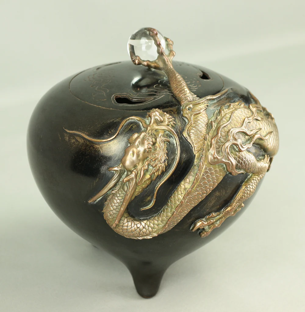 米田秀保 Yoneda Shuho (b1937) 'Dragon Holding Crystal Ball' Silver Inlay Casting Copper Tripod Koro Incense Burner Censer with Box VA246 - Image 9