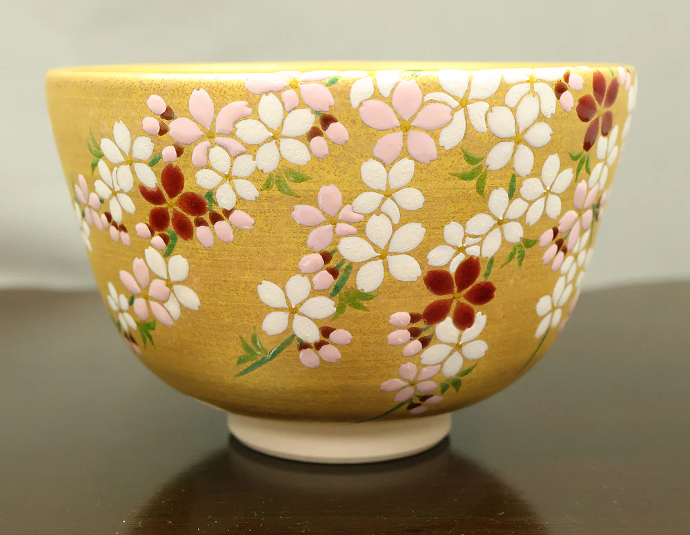 吉田昇功 Yoshida Shoko Kyo ware 'Gold Overglaze Weeping Cherry Blossoms Tea Bowl' with Original Box (Tomobako) VB216 - Image 3
