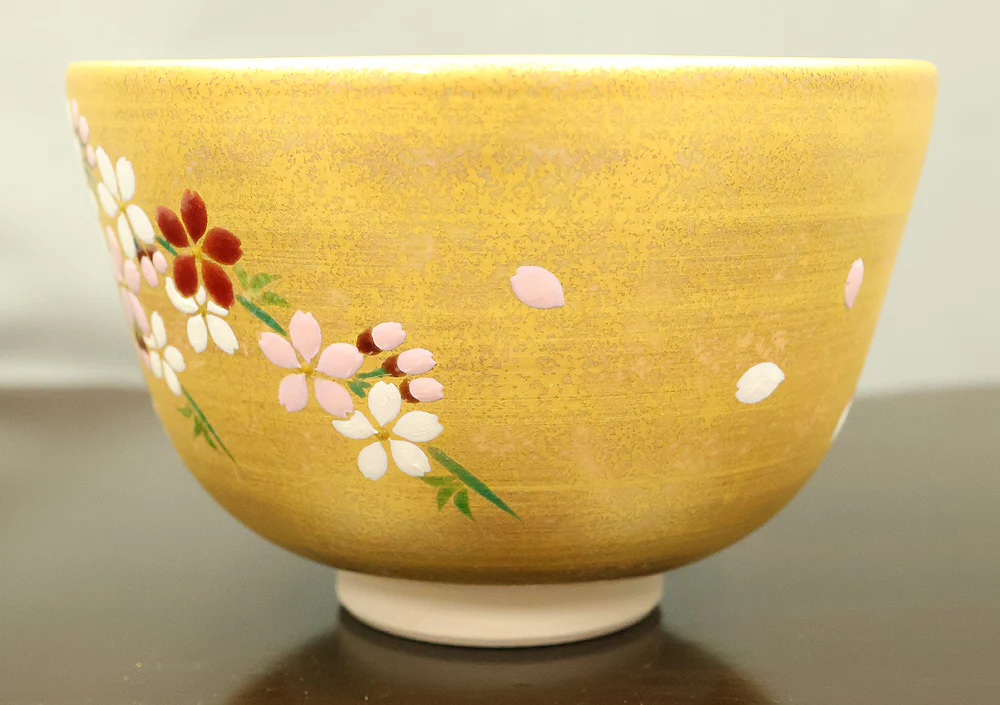 吉田昇功 Yoshida Shoko Kyo ware 'Gold Overglaze Weeping Cherry Blossoms Tea Bowl' with Original Box (Tomobako) VB216 - Image 6