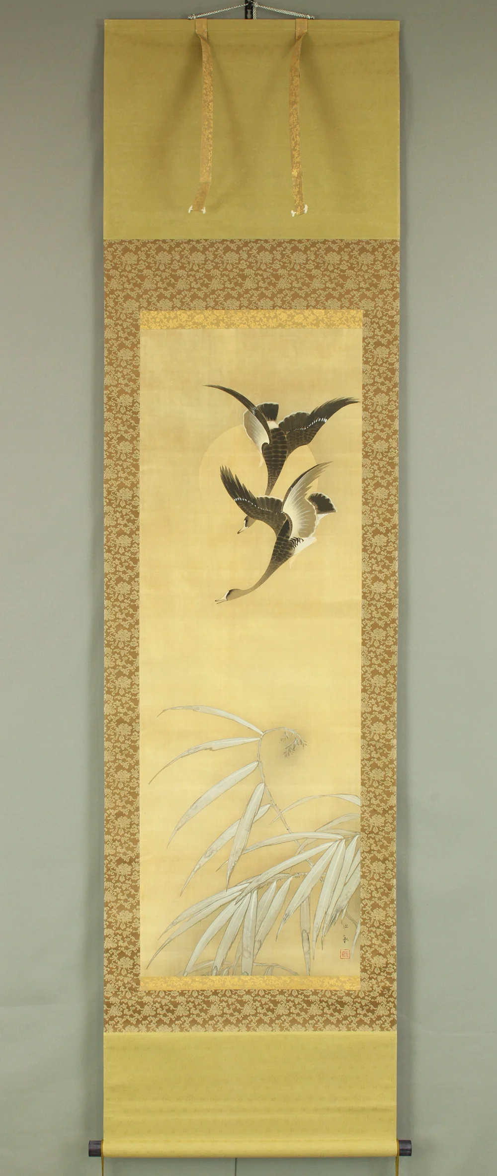 弓家恒畝 Yuge Koho (b1901) Japanese art kakejiku kakemono wall hanging scroll / Moon, Wild Geese, and Reeds with Box RD200 - Image 2