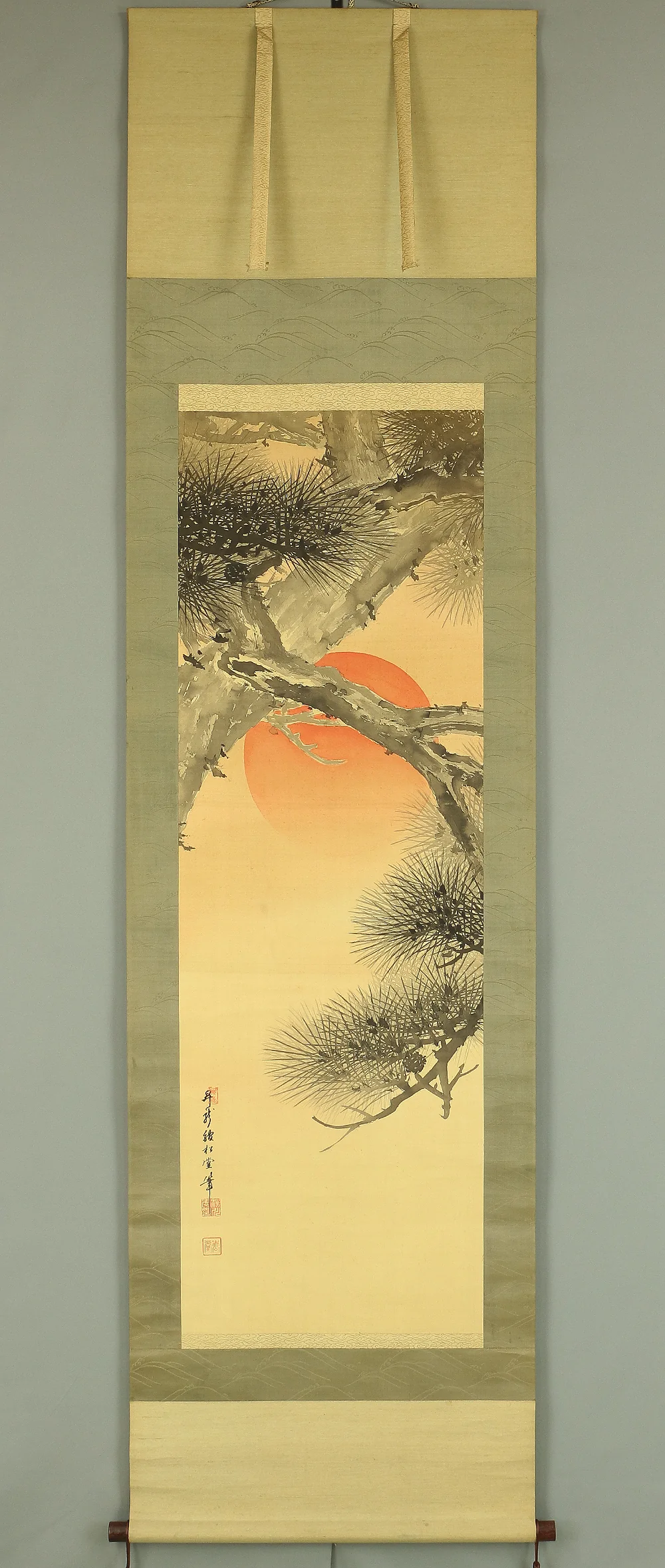 湯川松堂 Yukawa Shodo (1868-1955) Japanese antique art kakejiku kakemono wall hanging scroll / Rising Sun and Pine Tree with Original Box (Tomobako) A948 - Image 2