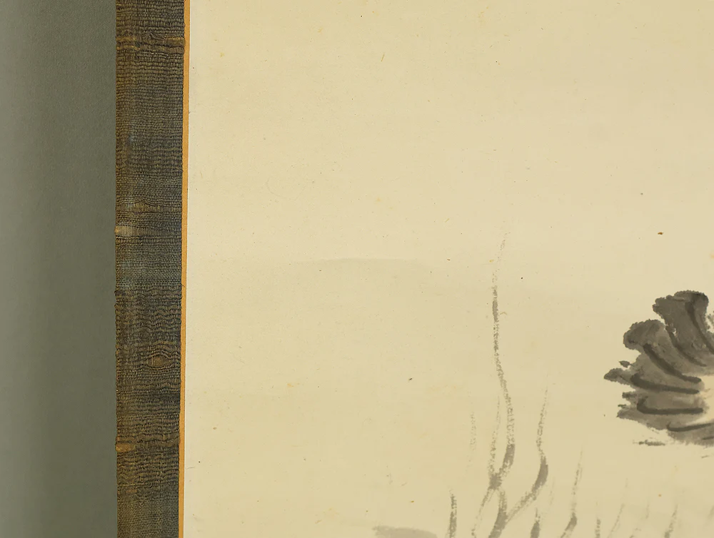 柚木玉邨 Yunoki Gyokuson (1865-1943) Japanese art kakejiku kakemono wall hanging scroll / Jumping Fish and Falling Red Plum Petals with Box RD889 - Image 16
