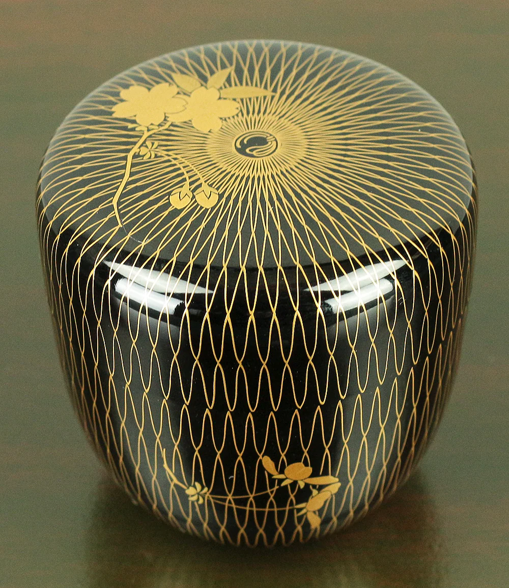 即中斎 Sokuchusai (1901-1979) 茶平一斎 Cyahira Issai (b 1921) Mesh Makie Lacquer Rikyu style Natsume Tea Caddy with Original Box (Tomobako) VA455) - Image 15