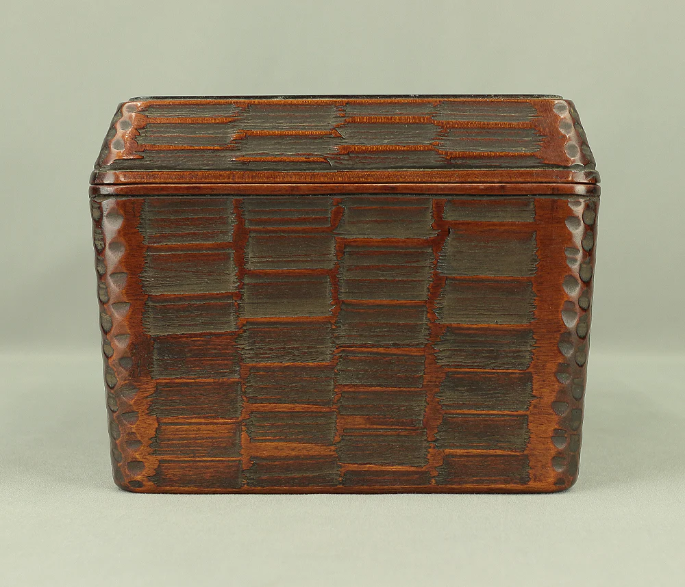 一峰 Ippo 'Orchid' Sanuki Lacquer Carving Square Box VA416 - Image 3
