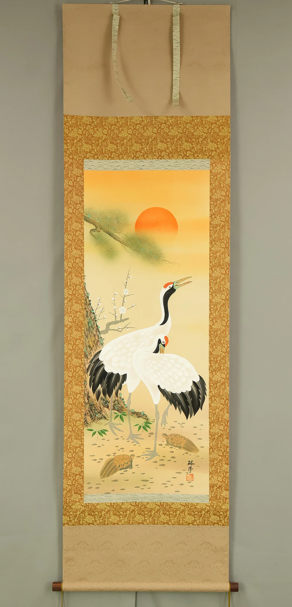 珠香 Juko Japanese art kakejiku kakemono wall hanging scroll / Cranes and Turtle Celebrating Longevity - The Symbol of Good Fortune with Original Box (Tomobako) RE373 - Image 2