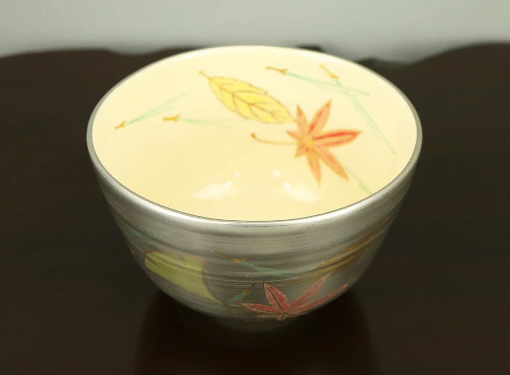 中村能久 Nakamura Yoshihisa 京焼 Kyo ware 'Maple and Ginkgo Leaf Patterns Silver-coloured Tea Bowl' with box VA928 - Image 12