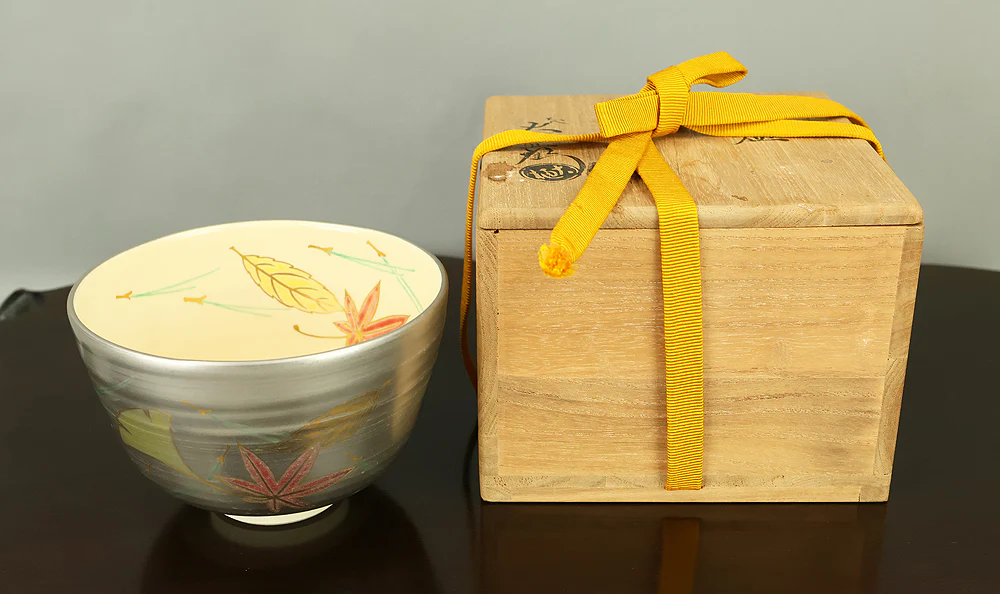 中村能久 Nakamura Yoshihisa 京焼 Kyo ware 'Maple and Ginkgo Leaf Patterns Silver-coloured Tea Bowl' with box VA928 - Image 17