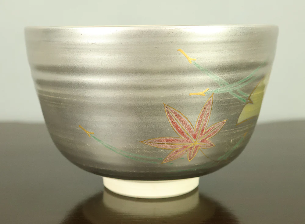 中村能久 Nakamura Yoshihisa 京焼 Kyo ware 'Maple and Ginkgo Leaf Patterns Silver-coloured Tea Bowl' with box VA928 - Image 4