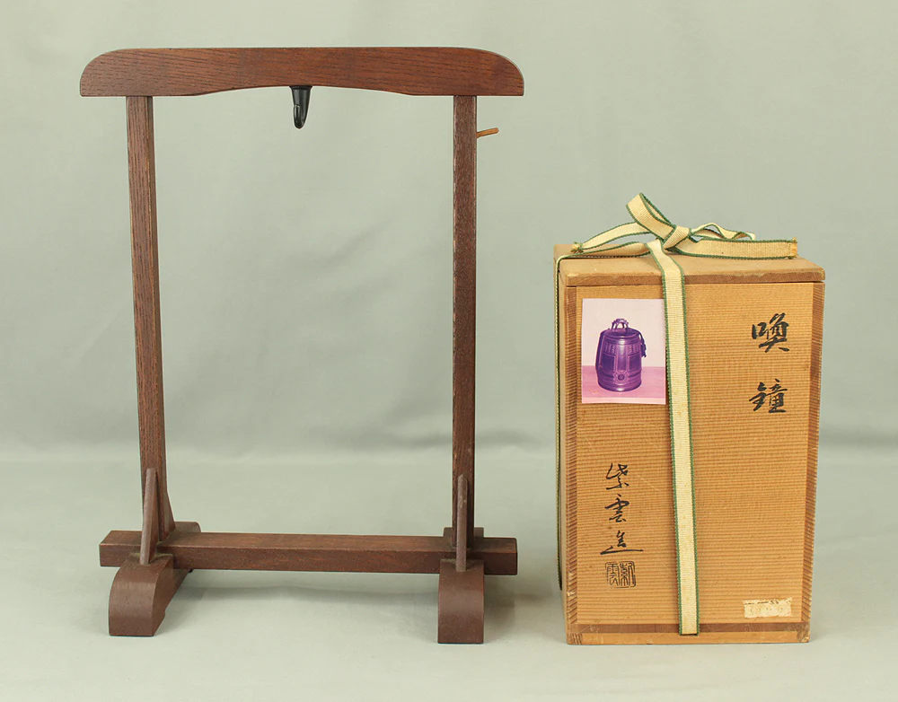 紫雲 Shiun Bronze Hanging Bell 喚鐘 'Kansho' 21cm Small Temple Bell with Hanging Stand and Box VA837 - Image 29