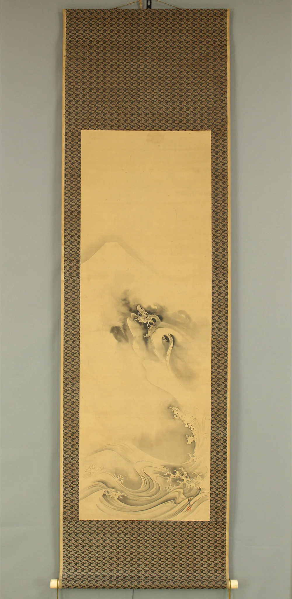 稲香 Toko Japanese art kakejiku kakemono wall hanging scroll / Drawing of Dragons Crossing Over Mount Fuji 富士越龍図 RC981 - Image 2