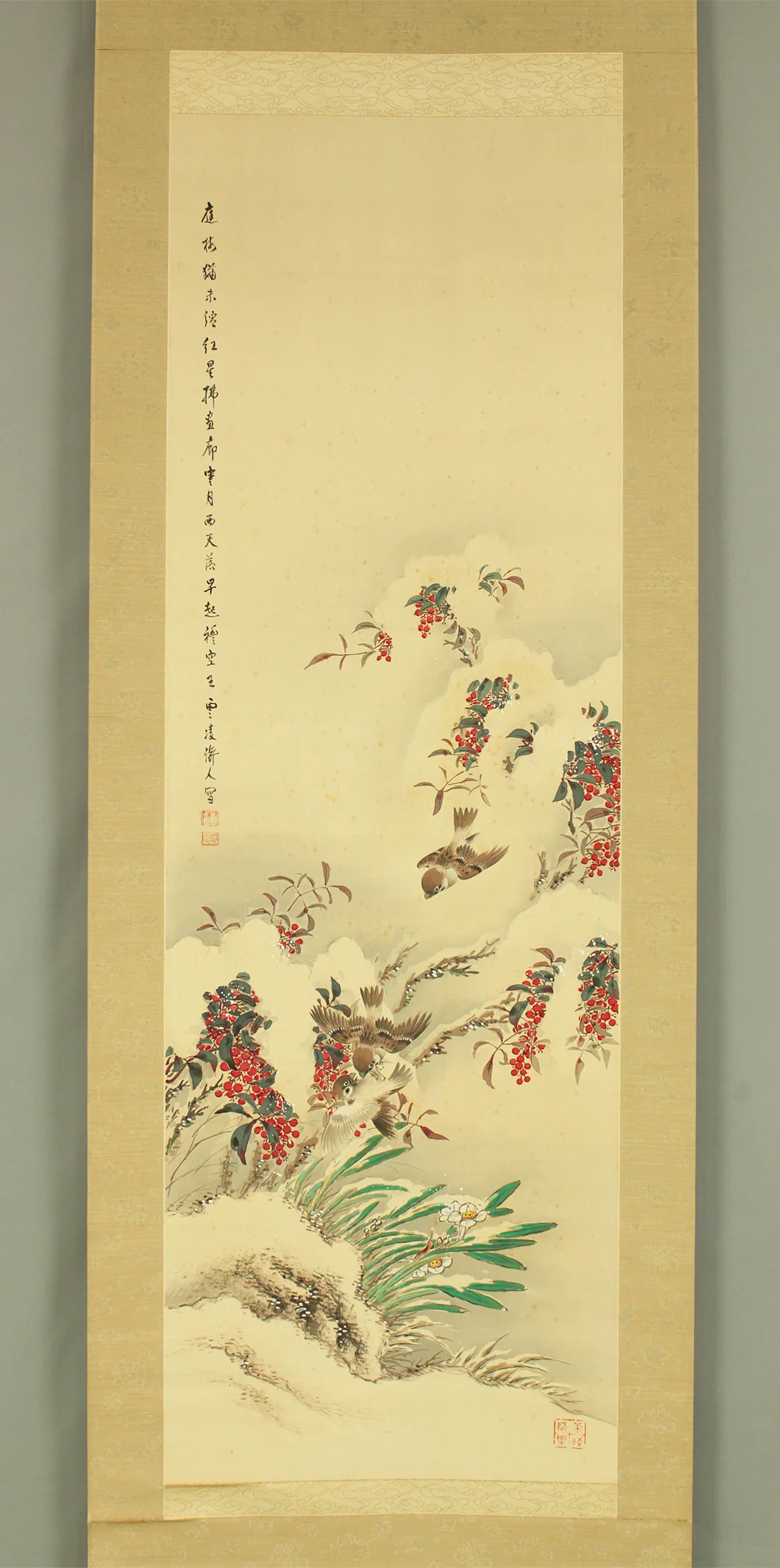 雲陵 Unryo Japanese art kakejiku kakemono wall hanging scroll / Snow Nandina domestica and Three sparrows with Original Box (Tomobako) RD268