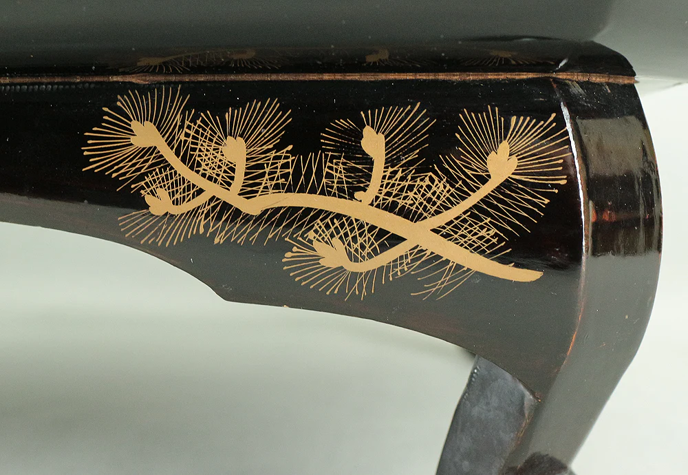 1831 (Tenpo 2) Gold Makie Lacquer Suzuri Buta "Hawk on Pine Tree Aiming at Little Bird" with Box V659 - Image 13