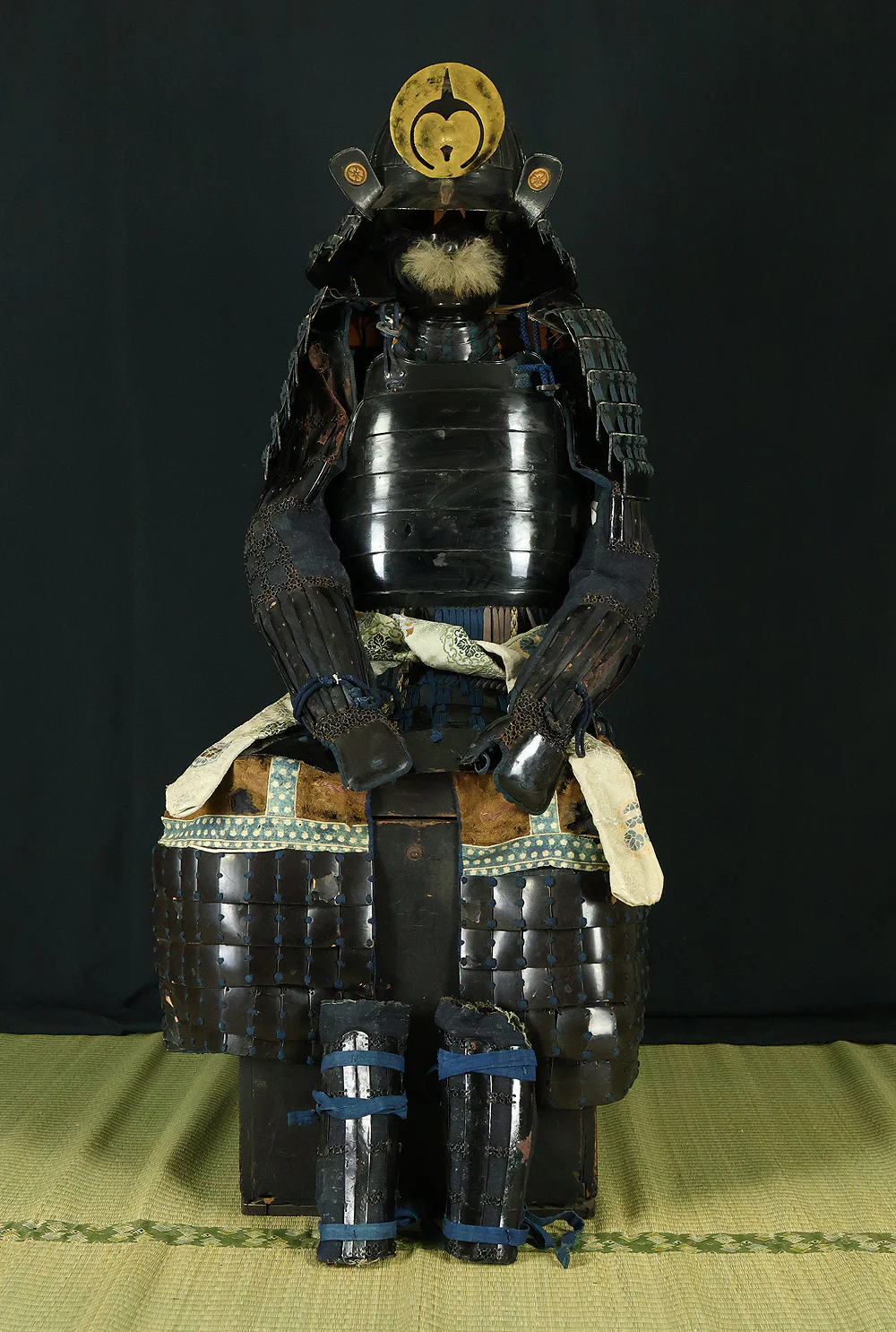 Authentic Edo Period Samurai Armor Kacchu Yoroi, Life-Size Black Lacquered Iron with Kabuto, Menpo, Armor Stand and Storage Box VB135