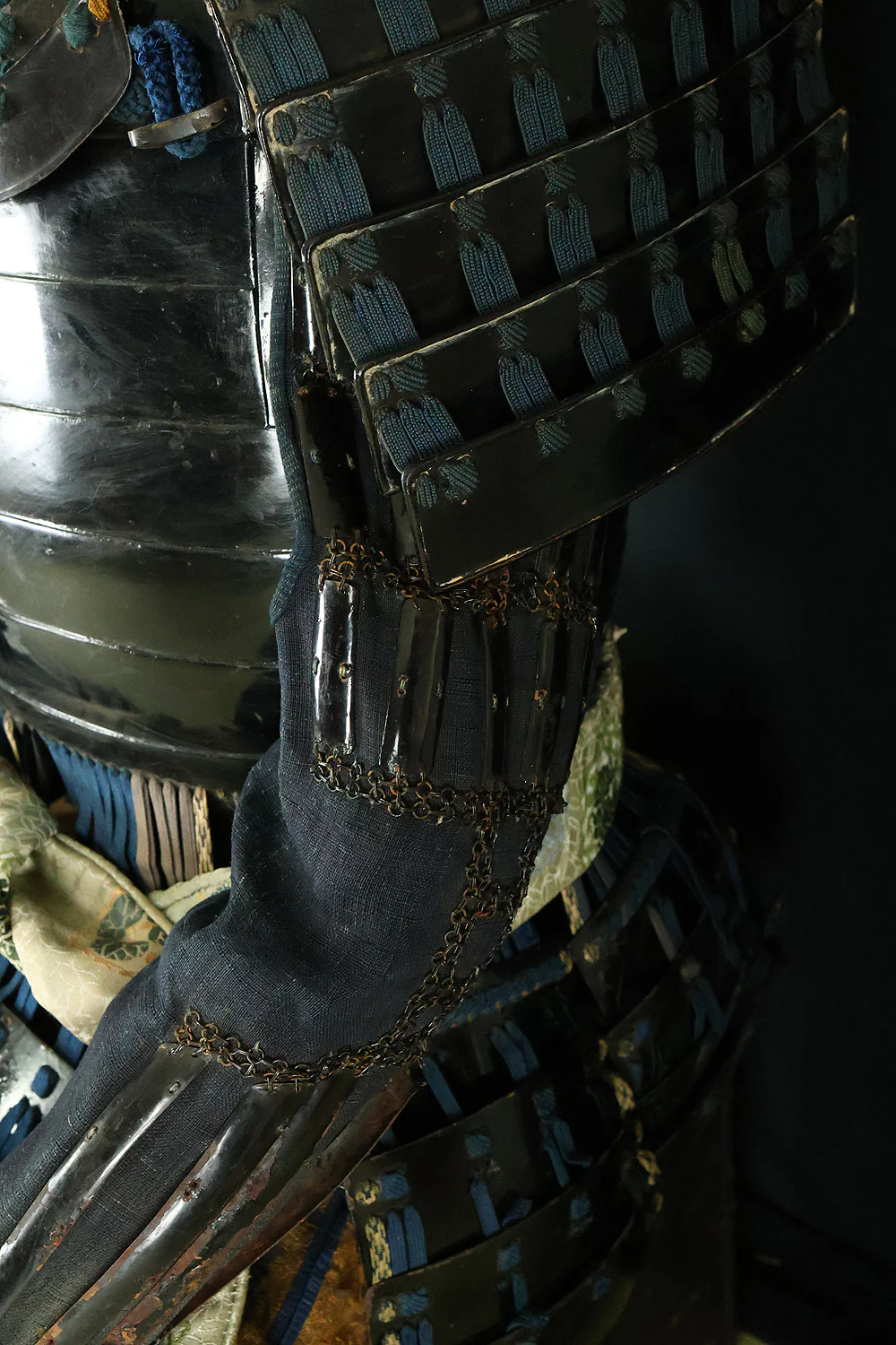 Authentic Edo Period Samurai Armor Kacchu Yoroi, Life-Size Black Lacquered Iron with Kabuto, Menpo, Armor Stand and Storage Box VB135 - Image 28