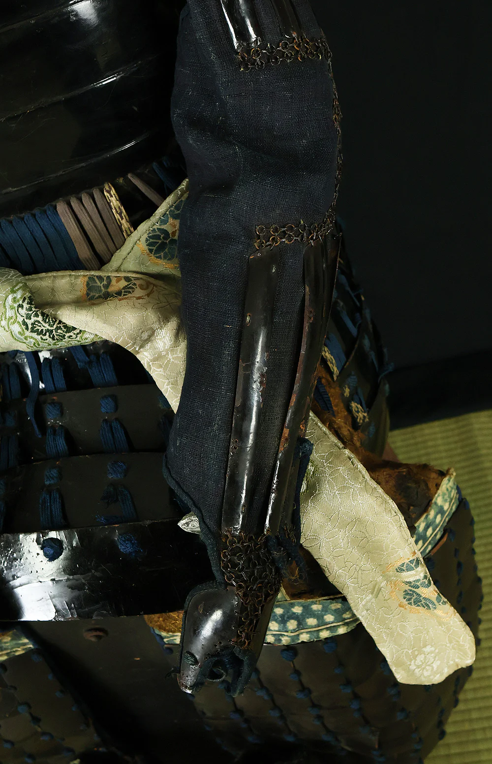 Authentic Edo Period Samurai Armor Kacchu Yoroi, Life-Size Black Lacquered Iron with Kabuto, Menpo, Armor Stand and Storage Box VB135 - Image 29
