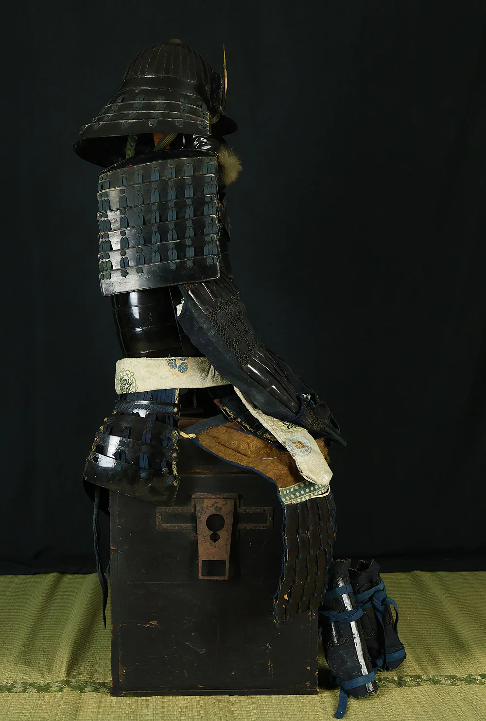 Authentic Edo Period Samurai Armor Kacchu Yoroi, Life-Size Black Lacquered Iron with Kabuto, Menpo, Armor Stand and Storage Box VB135 - Image 3