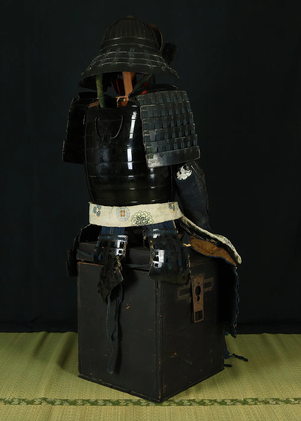 Authentic Edo Period Samurai Armor Kacchu Yoroi, Life-Size Black Lacquered Iron with Kabuto, Menpo, Armor Stand and Storage Box VB135 - Image 4