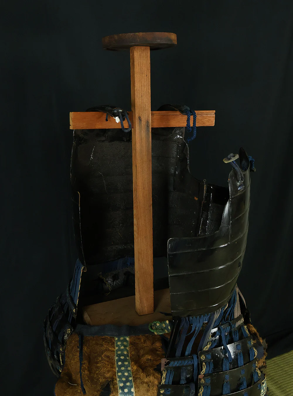 Authentic Edo Period Samurai Armor Kacchu Yoroi, Life-Size Black Lacquered Iron with Kabuto, Menpo, Armor Stand and Storage Box VB135 - Image 47