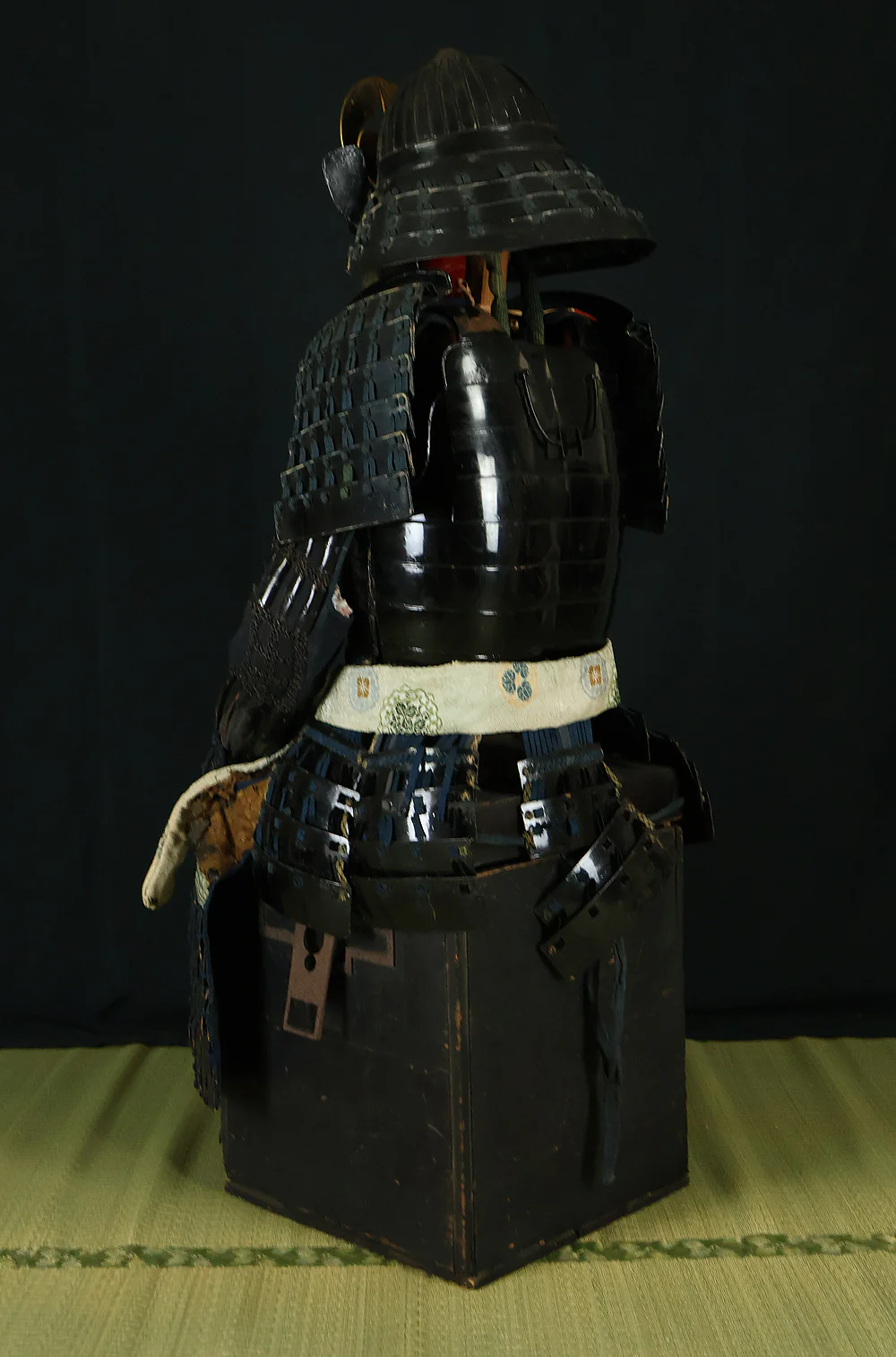 Authentic Edo Period Samurai Armor Kacchu Yoroi, Life-Size Black Lacquered Iron with Kabuto, Menpo, Armor Stand and Storage Box VB135 - Image 6