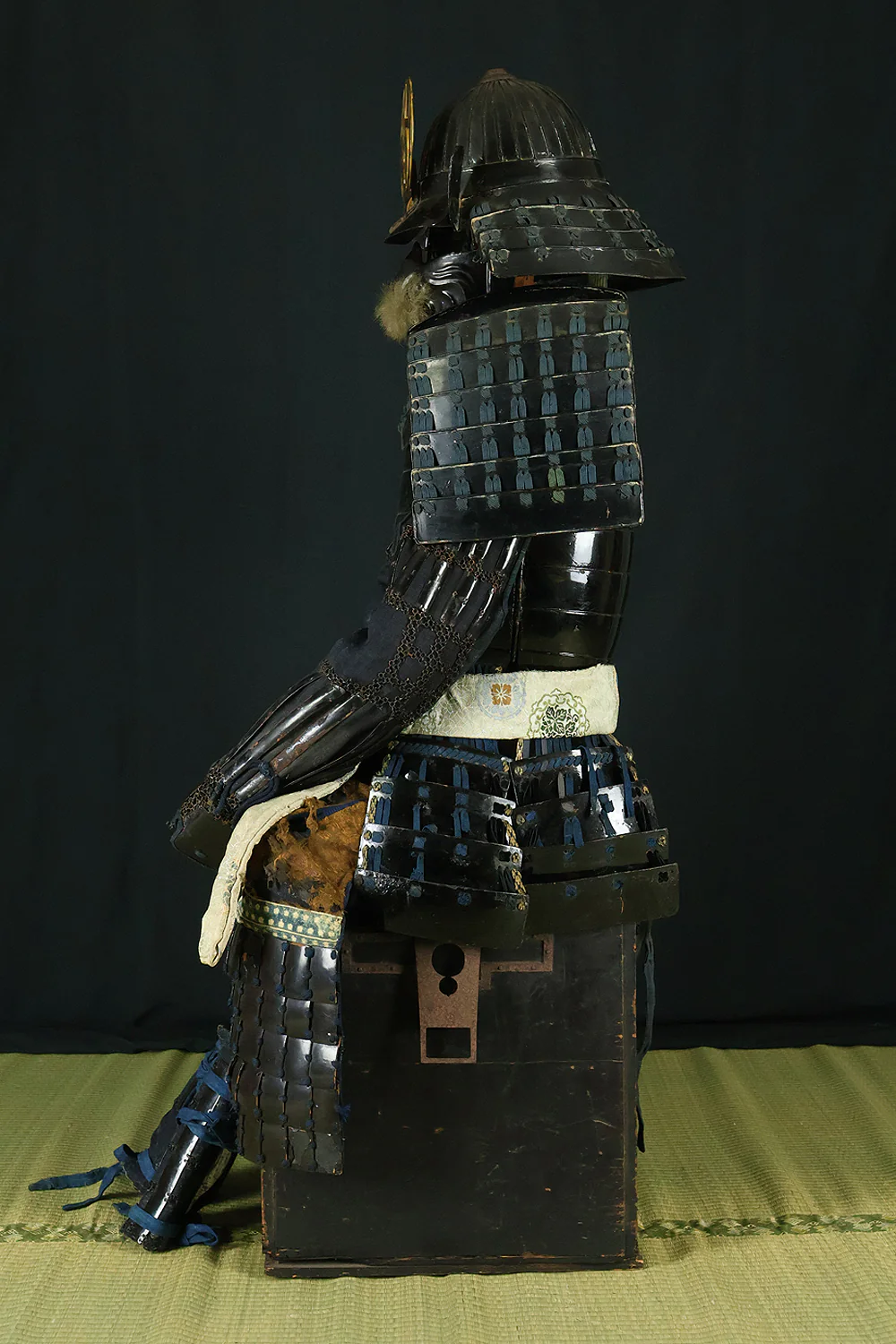 Authentic Edo Period Samurai Armor Kacchu Yoroi, Life-Size Black Lacquered Iron with Kabuto, Menpo, Armor Stand and Storage Box VB135 - Image 7