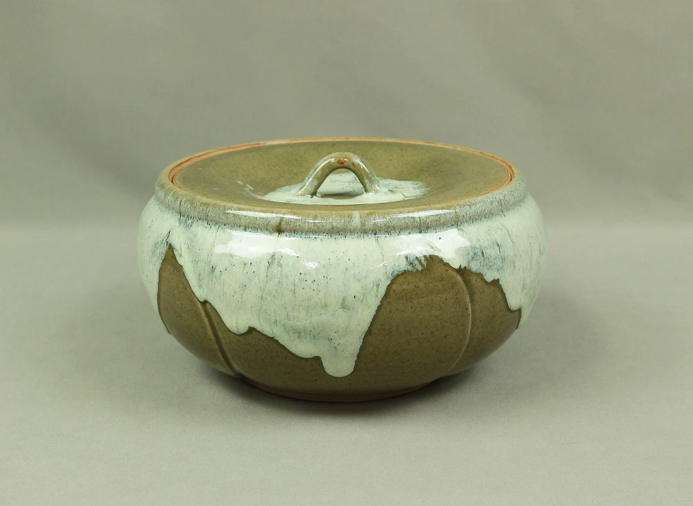 Banko-yaki ware Mizusashi Fresh water container V507 Nejiume shape Sokuchusai style "Fukumori Hiroshi" with replaceable lids, Original Box - Image 2