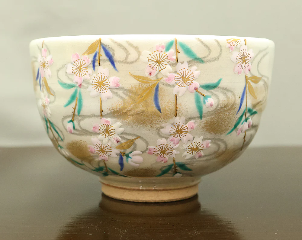 Chujo Shozan (b1955) Kyo ware 'Kenzan style Kohiki Weeping Cherry Blossoms Tea Bowl' with Original Box (Tomobako) VB219 - Image 2