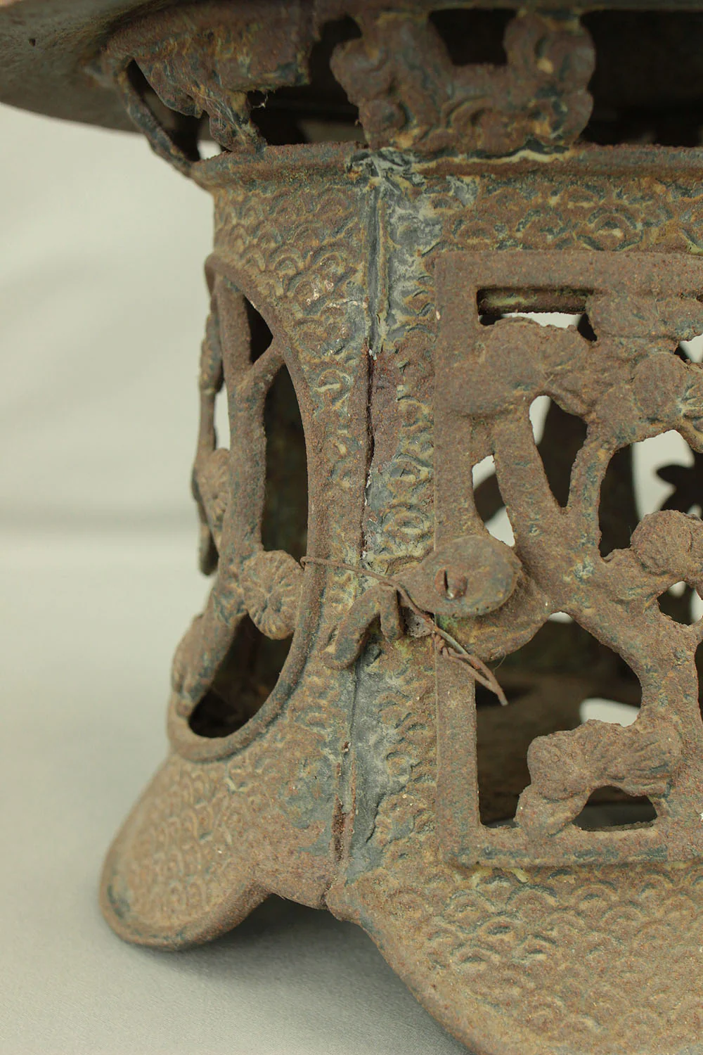 Decorative Hanging Iron Garden Lantern Tsuridoro Openwork VA905 - Image 15