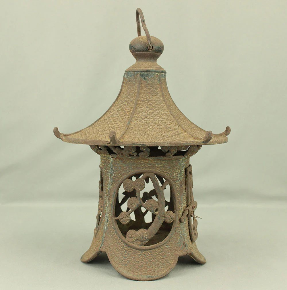 Decorative Hanging Iron Garden Lantern Tsuridoro Openwork VA905 - Image 3