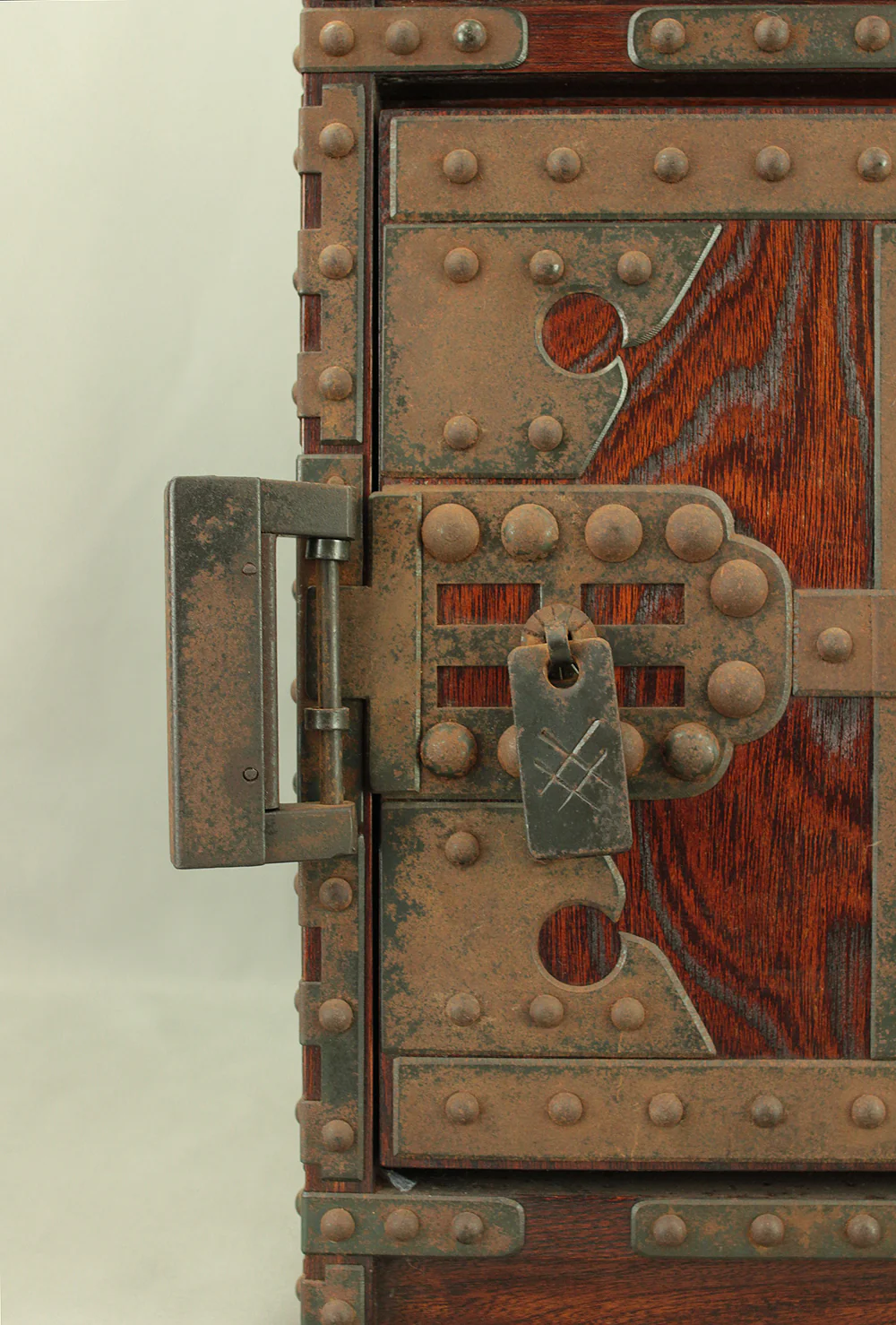 Funadansu Tansu Wooden Accessory Box reinforced with iron fittings, Drawers Lock and Key VA815 - Image 15