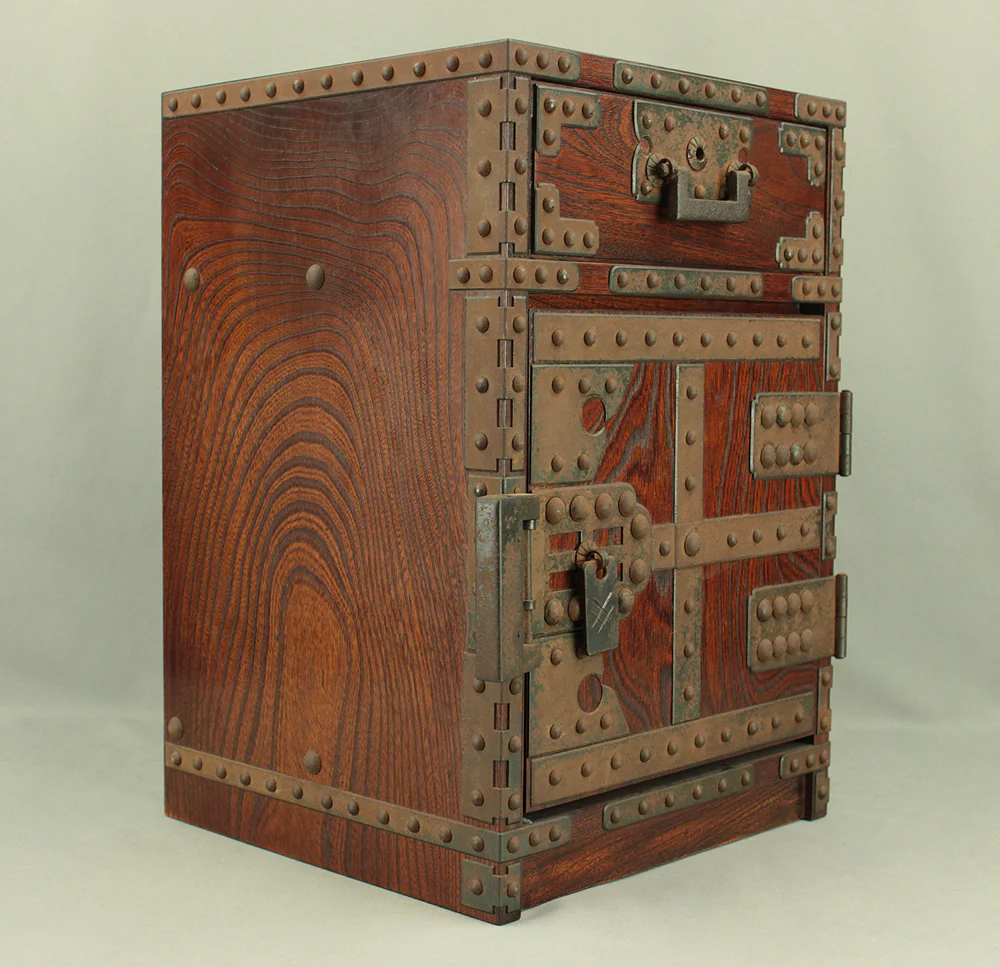 Funadansu Tansu Wooden Accessory Box reinforced with iron fittings, Drawers Lock and Key VA815 - Image 3