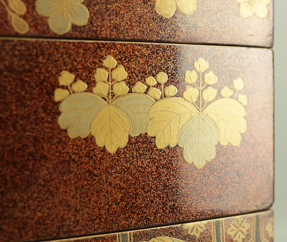 Gold Makie Lacquered Plum Wisteria Paulownia and Cherry Blossom Pattern Portable Lunchbox Set Four-Tiered Box Jubako Two Sake Bottles, Sakazuki and Plates (Kochu 行厨 Hanami Bento 花見弁当 Nodate Bento 野点弁当) with Box VA233 - Image 108