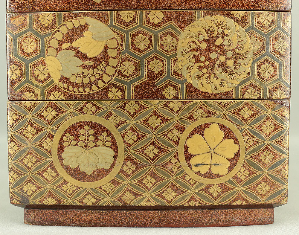 Gold Makie Lacquered Plum Wisteria Paulownia and Cherry Blossom Pattern Portable Lunchbox Set Four-Tiered Box Jubako Two Sake Bottles, Sakazuki and Plates (Kochu 行厨 Hanami Bento 花見弁当 Nodate Bento 野点弁当) with Box VA233 - Image 110