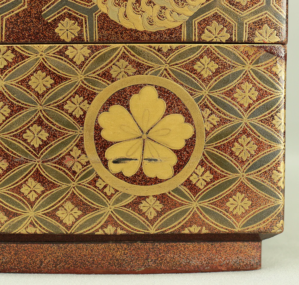 Gold Makie Lacquered Plum Wisteria Paulownia and Cherry Blossom Pattern Portable Lunchbox Set Four-Tiered Box Jubako Two Sake Bottles, Sakazuki and Plates (Kochu 行厨 Hanami Bento 花見弁当 Nodate Bento 野点弁当) with Box VA233 - Image 112
