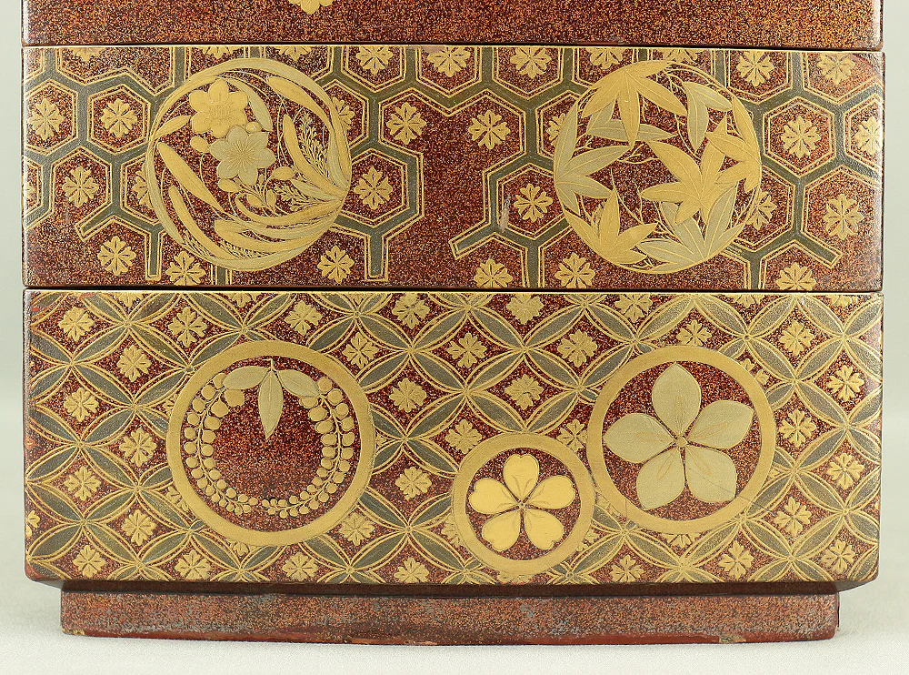 Gold Makie Lacquered Plum Wisteria Paulownia and Cherry Blossom Pattern Portable Lunchbox Set Four-Tiered Box Jubako Two Sake Bottles, Sakazuki and Plates (Kochu 行厨 Hanami Bento 花見弁当 Nodate Bento 野点弁当) with Box VA233 - Image 122