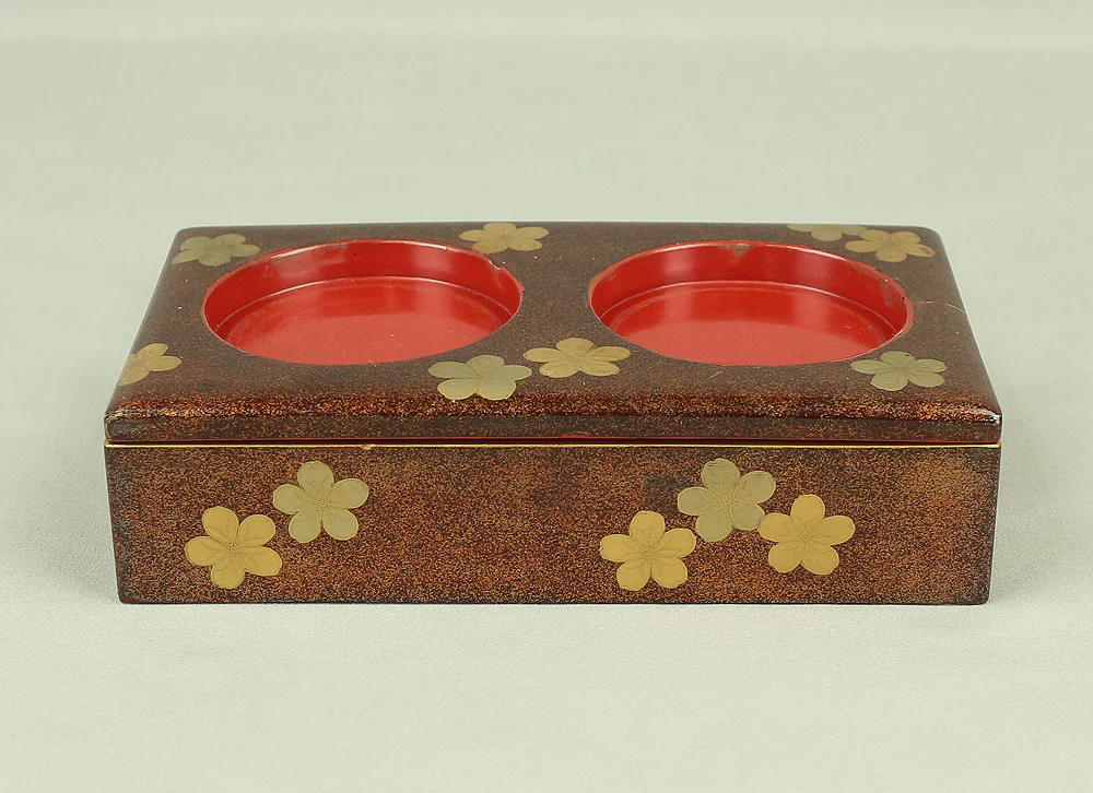 Gold Makie Lacquered Plum Wisteria Paulownia and Cherry Blossom Pattern Portable Lunchbox Set Four-Tiered Box Jubako Two Sake Bottles, Sakazuki and Plates (Kochu 行厨 Hanami Bento 花見弁当 Nodate Bento 野点弁当) with Box VA233 - Image 20