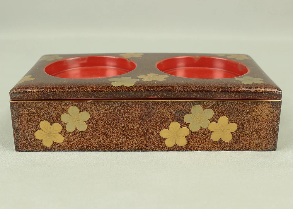 Gold Makie Lacquered Plum Wisteria Paulownia and Cherry Blossom Pattern Portable Lunchbox Set Four-Tiered Box Jubako Two Sake Bottles, Sakazuki and Plates (Kochu 行厨 Hanami Bento 花見弁当 Nodate Bento 野点弁当) with Box VA233 - Image 21