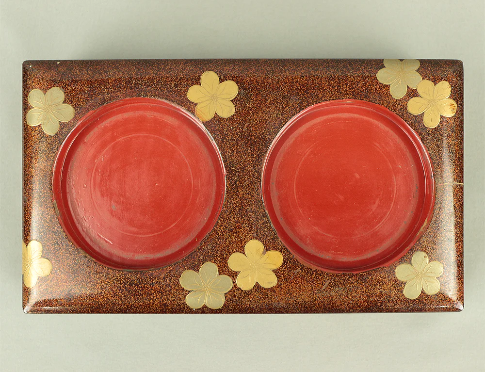 Gold Makie Lacquered Plum Wisteria Paulownia and Cherry Blossom Pattern Portable Lunchbox Set Four-Tiered Box Jubako Two Sake Bottles, Sakazuki and Plates (Kochu 行厨 Hanami Bento 花見弁当 Nodate Bento 野点弁当) with Box VA233 - Image 28