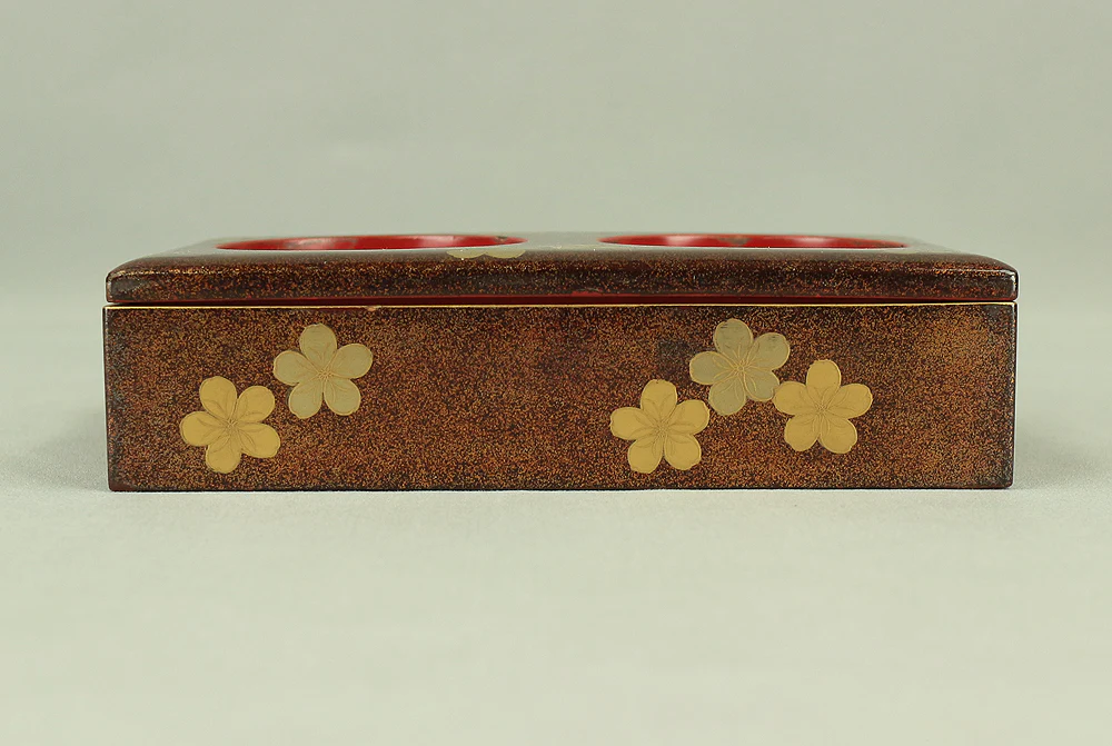 Gold Makie Lacquered Plum Wisteria Paulownia and Cherry Blossom Pattern Portable Lunchbox Set Four-Tiered Box Jubako Two Sake Bottles, Sakazuki and Plates (Kochu 行厨 Hanami Bento 花見弁当 Nodate Bento 野点弁当) with Box VA233 - Image 35