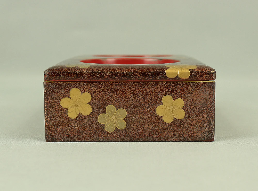 Gold Makie Lacquered Plum Wisteria Paulownia and Cherry Blossom Pattern Portable Lunchbox Set Four-Tiered Box Jubako Two Sake Bottles, Sakazuki and Plates (Kochu 行厨 Hanami Bento 花見弁当 Nodate Bento 野点弁当) with Box VA233 - Image 36