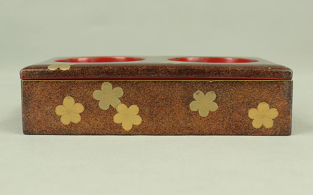 Gold Makie Lacquered Plum Wisteria Paulownia and Cherry Blossom Pattern Portable Lunchbox Set Four-Tiered Box Jubako Two Sake Bottles, Sakazuki and Plates (Kochu 行厨 Hanami Bento 花見弁当 Nodate Bento 野点弁当) with Box VA233 - Image 37