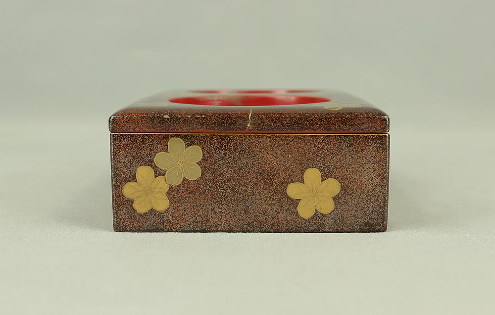 Gold Makie Lacquered Plum Wisteria Paulownia and Cherry Blossom Pattern Portable Lunchbox Set Four-Tiered Box Jubako Two Sake Bottles, Sakazuki and Plates (Kochu 行厨 Hanami Bento 花見弁当 Nodate Bento 野点弁当) with Box VA233 - Image 38