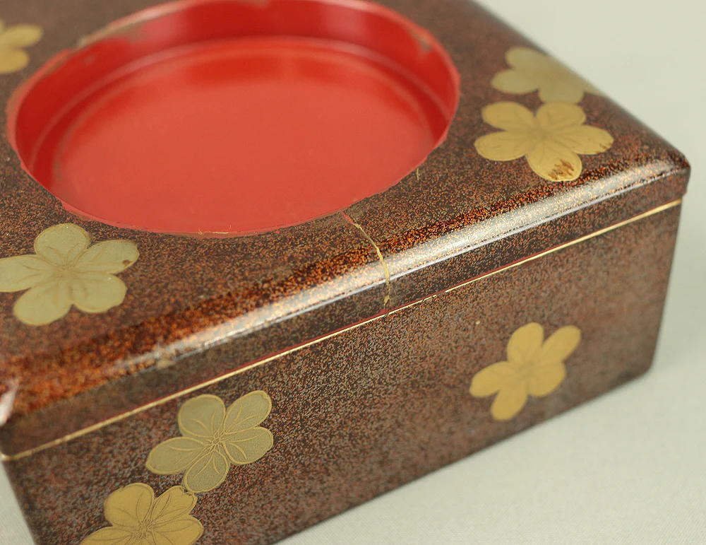 Gold Makie Lacquered Plum Wisteria Paulownia and Cherry Blossom Pattern Portable Lunchbox Set Four-Tiered Box Jubako Two Sake Bottles, Sakazuki and Plates (Kochu 行厨 Hanami Bento 花見弁当 Nodate Bento 野点弁当) with Box VA233 - Image 39