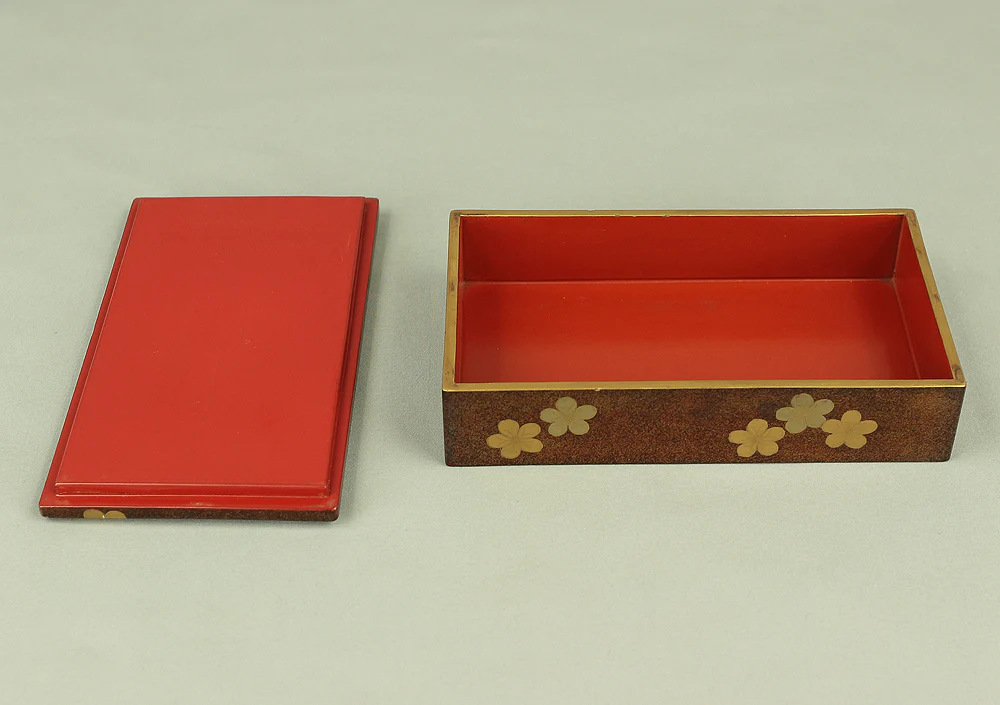 Gold Makie Lacquered Plum Wisteria Paulownia and Cherry Blossom Pattern Portable Lunchbox Set Four-Tiered Box Jubako Two Sake Bottles, Sakazuki and Plates (Kochu 行厨 Hanami Bento 花見弁当 Nodate Bento 野点弁当) with Box VA233 - Image 40