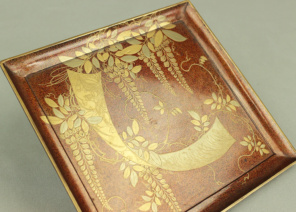 Gold Makie Lacquered Plum Wisteria Paulownia and Cherry Blossom Pattern Portable Lunchbox Set Four-Tiered Box Jubako Two Sake Bottles, Sakazuki and Plates (Kochu 行厨 Hanami Bento 花見弁当 Nodate Bento 野点弁当) with Box VA233 - Image 7