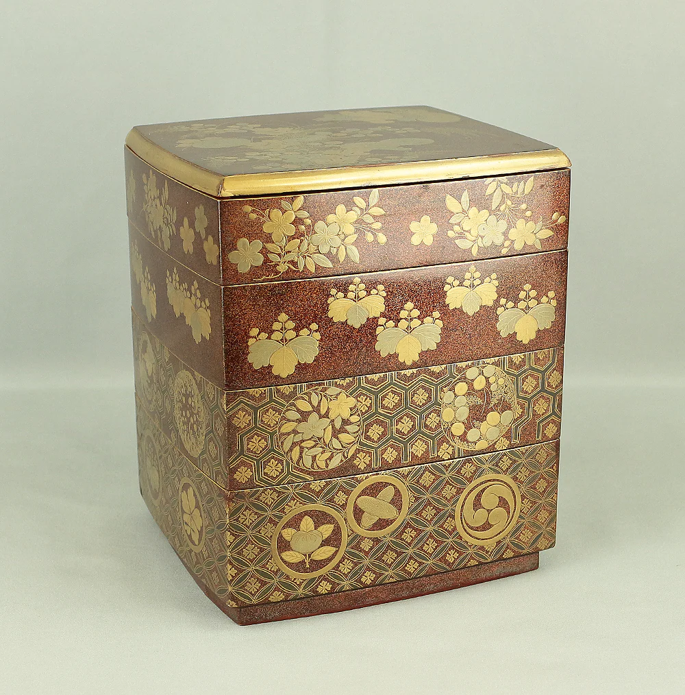Gold Makie Lacquered Plum Wisteria Paulownia and Cherry Blossom Pattern Portable Lunchbox Set Four-Tiered Box Jubako Two Sake Bottles, Sakazuki and Plates (Kochu 行厨 Hanami Bento 花見弁当 Nodate Bento 野点弁当) with Box VA233 - Image 76