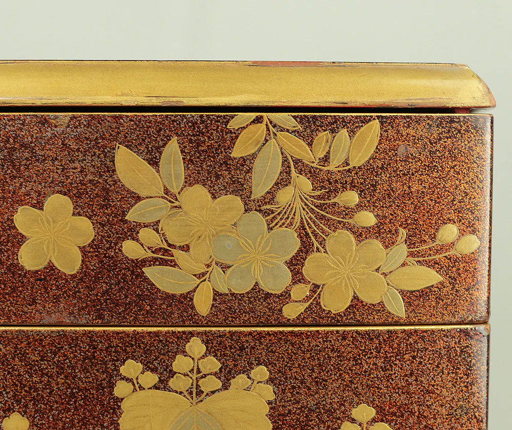 Gold Makie Lacquered Plum Wisteria Paulownia and Cherry Blossom Pattern Portable Lunchbox Set Four-Tiered Box Jubako Two Sake Bottles, Sakazuki and Plates (Kochu 行厨 Hanami Bento 花見弁当 Nodate Bento 野点弁当) with Box VA233 - Image 79