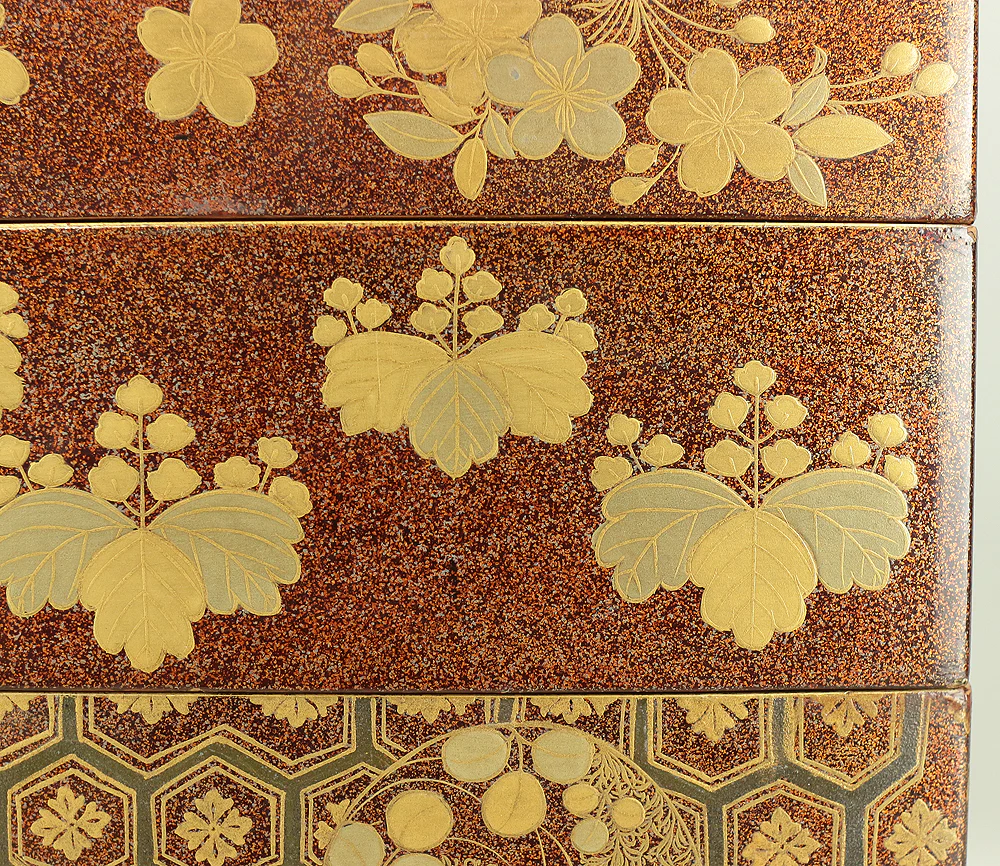 Gold Makie Lacquered Plum Wisteria Paulownia and Cherry Blossom Pattern Portable Lunchbox Set Four-Tiered Box Jubako Two Sake Bottles, Sakazuki and Plates (Kochu 行厨 Hanami Bento 花見弁当 Nodate Bento 野点弁当) with Box VA233 - Image 80